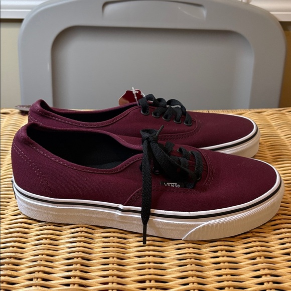 Vans Women’s Size 8 Burgundy Off The Wall Sneakers NMT - Picture 2 of 8